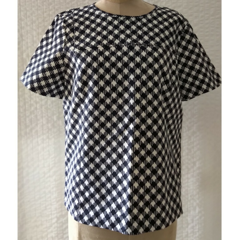 3/$35 NWOT Michael Kors Navy / White Top - XL